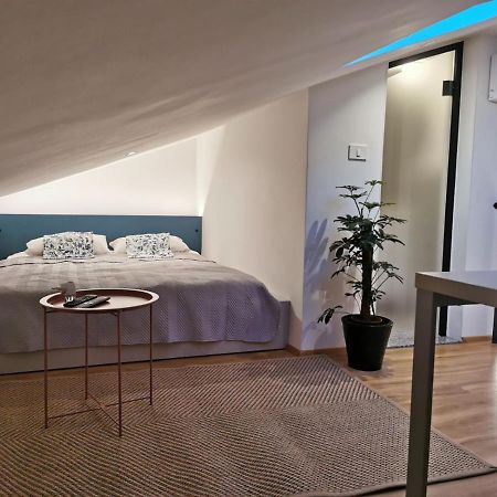 Rainbow Apartment, Koper Luaran gambar