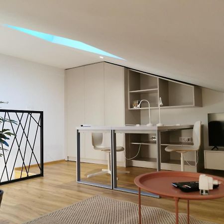 Rainbow Apartment, Koper Luaran gambar