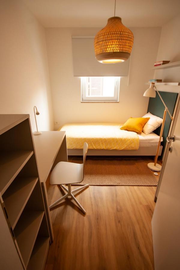 Rainbow Apartment, Koper Luaran gambar