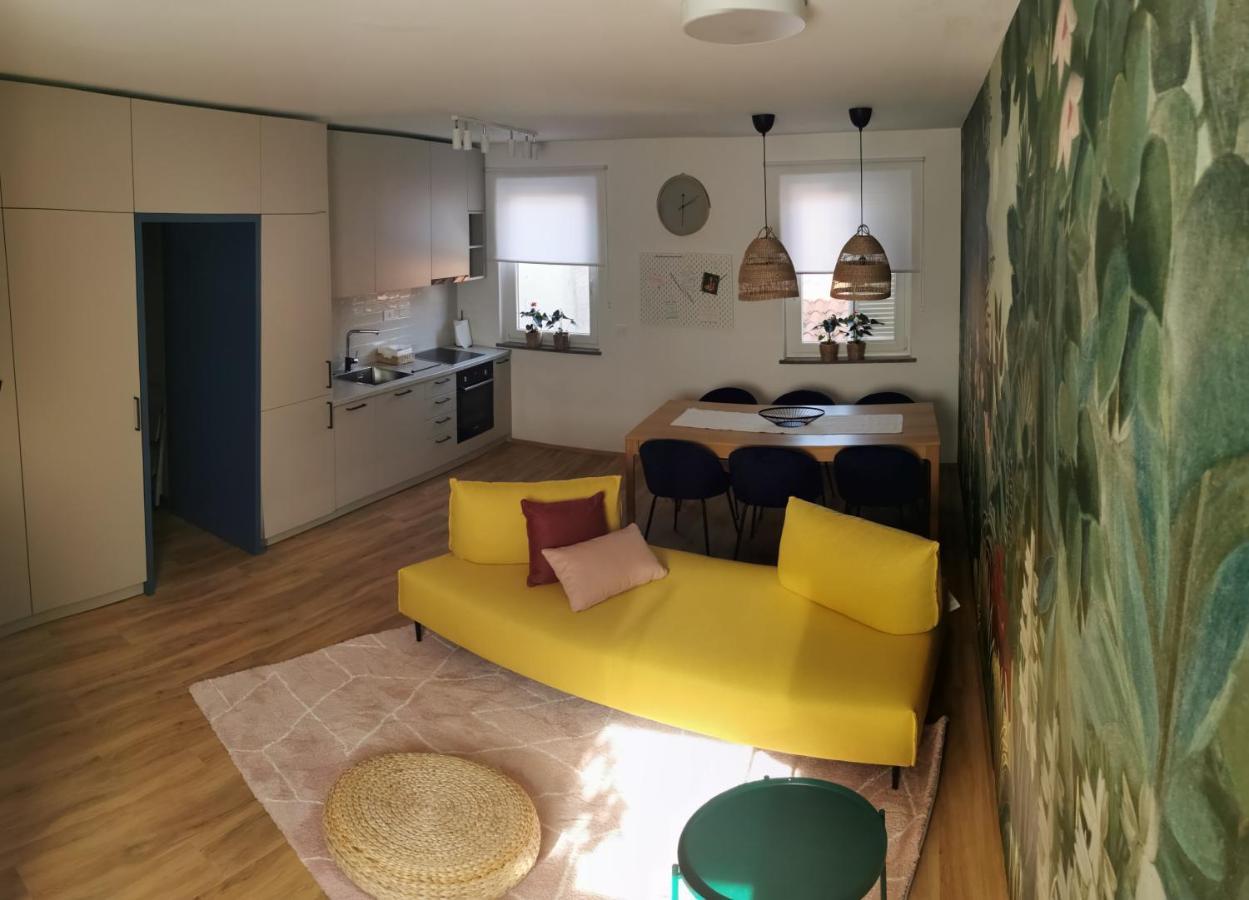 Rainbow Apartment, Koper Luaran gambar