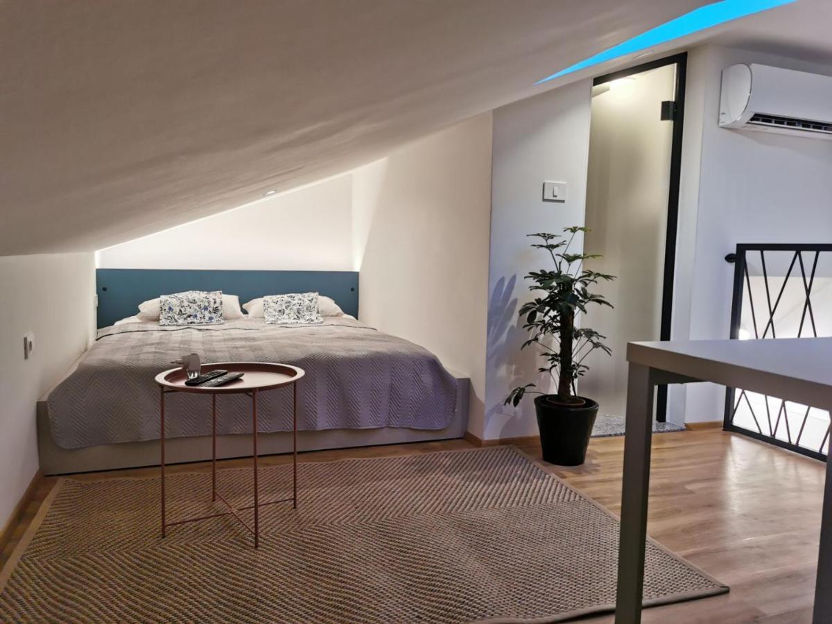 Rainbow Apartment, Koper Luaran gambar